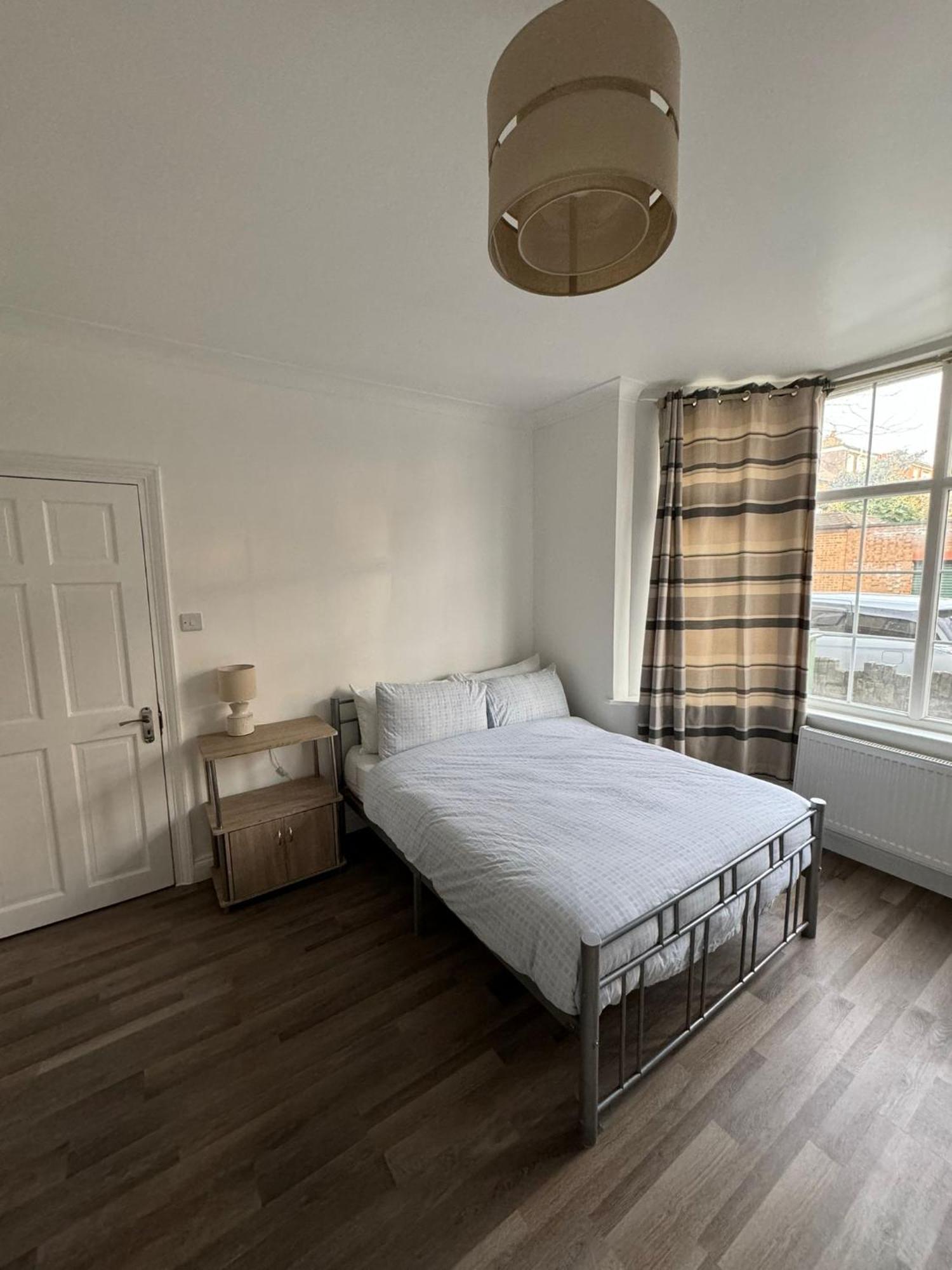 Oxborne Uk - Gardner Проживание в семье